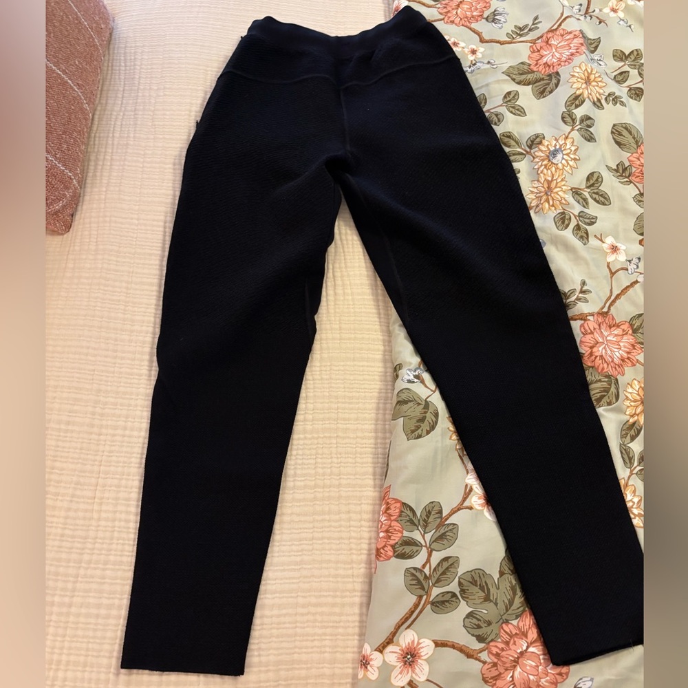 Lululemon Black Jogger/Straight Leg Athletic Pants